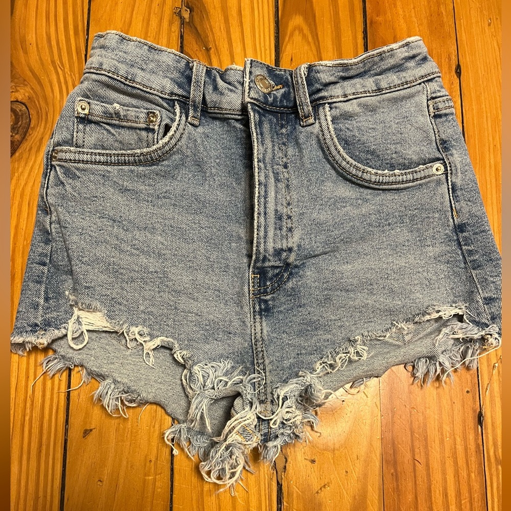 zara size 2 jean shorts!! so cute!! barley worn